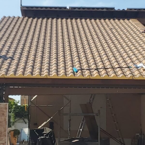 Cerramiento mediante Panel Teja Albero